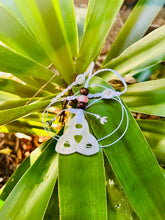 Load image into Gallery viewer, Clear Quartz Celtic Triangle (Triquetra)